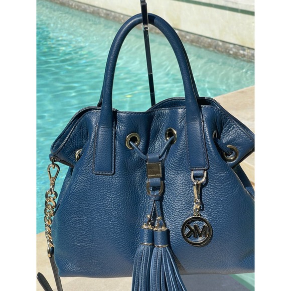 Michael Kors Camden Medium Leather Drawstring Navy Satchel/Crossbody - Picture 2 of 9